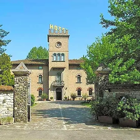 Castello 3* Modena